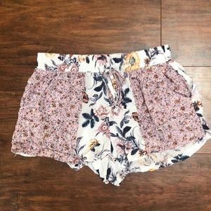 Flowey shorts with flowers